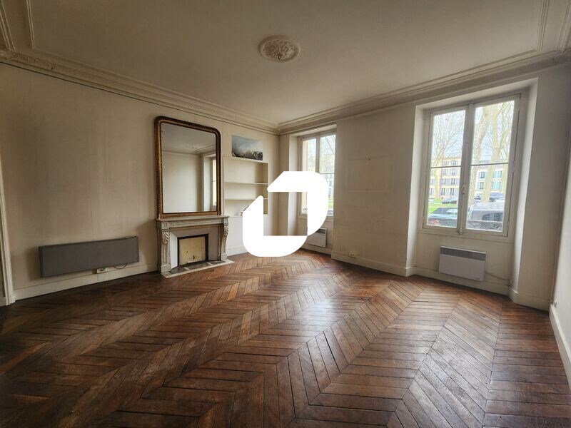 Office in Versailles for sale Interior Photo- Image 1 of 7