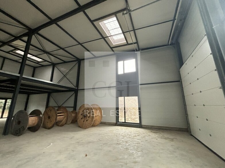 161 Allée Des Peupliers, Trévoux for sale - Interior Photo - Image 2 of 9