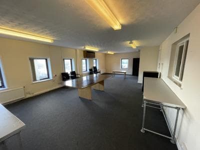 Hollom Down Rd, Salisbury to rent - Building Photo - Image 3 of 4