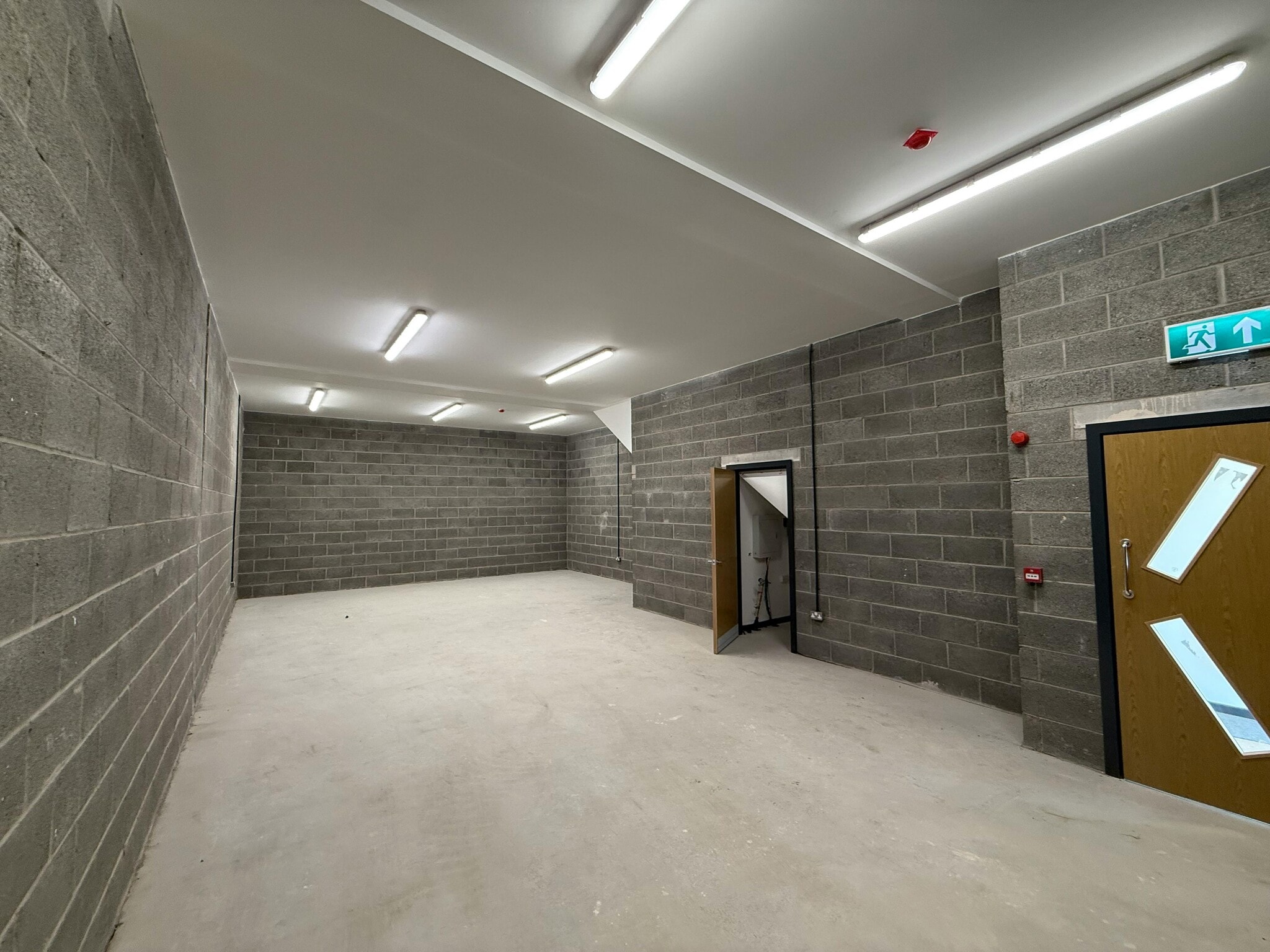 128 Haydock Av, Castleford to rent Interior Photo- Image 1 of 4