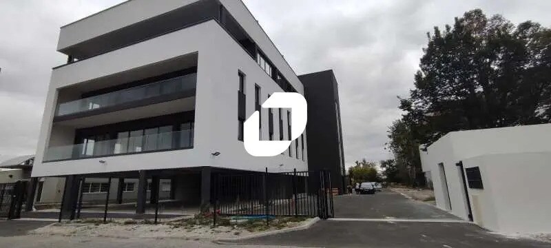 Office in Mérignac to rent - Building Photo - Image 1 of 13