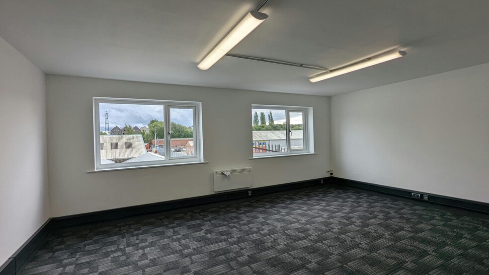 207-209 Torrington Ave, Coventry to rent - Building Photo - Image 3 of 15