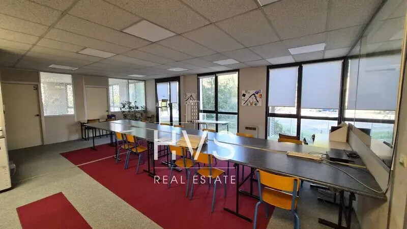 Office in Aix-en-Provence to rent - Interior Photo - Image 2 of 7