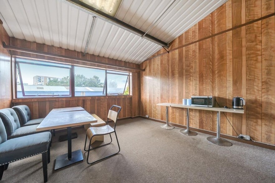 18 Lowden Rd, London to rent - Building Photo - Image 3 of 9