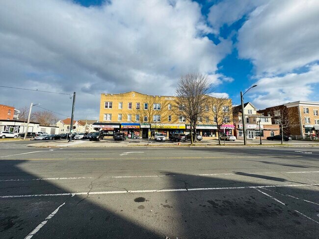 More details for 450-460 Franklin Ave, Hartford, CT - Retail for Sale