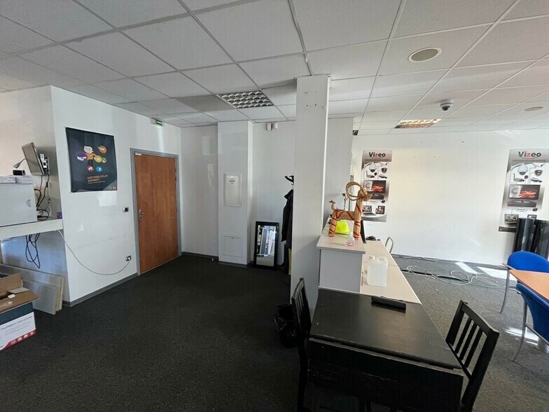 Office in LES MILLES for sale - Interior Photo - Image 3 of 8