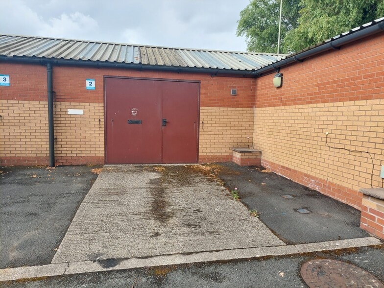 MC25 Maesbury Road, Oswestry to rent - Primary Photo - Image 1 of 1