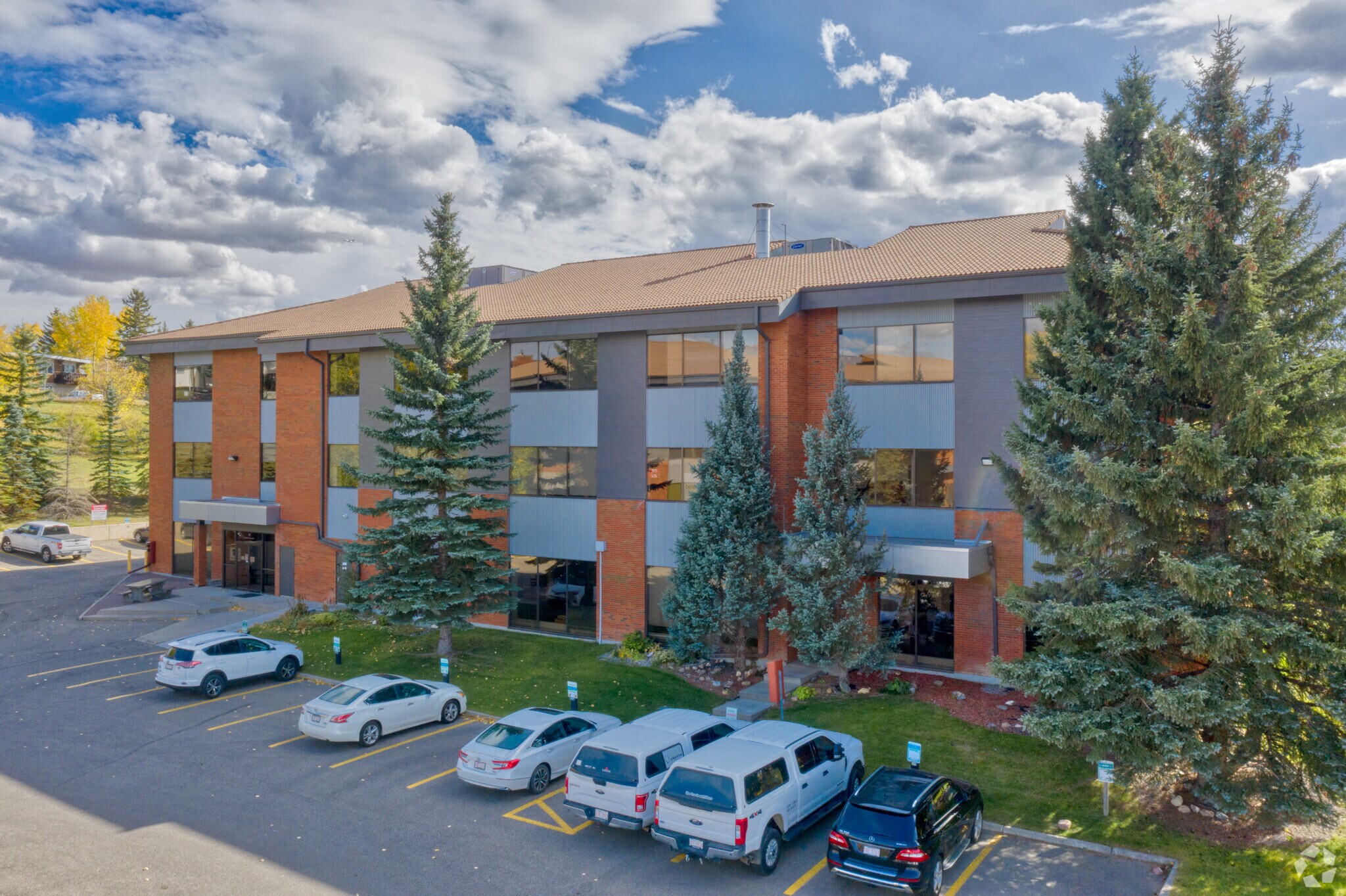12 Manning Clos NE, Calgary, AB to rent Primary Photo- Image 1 of 6