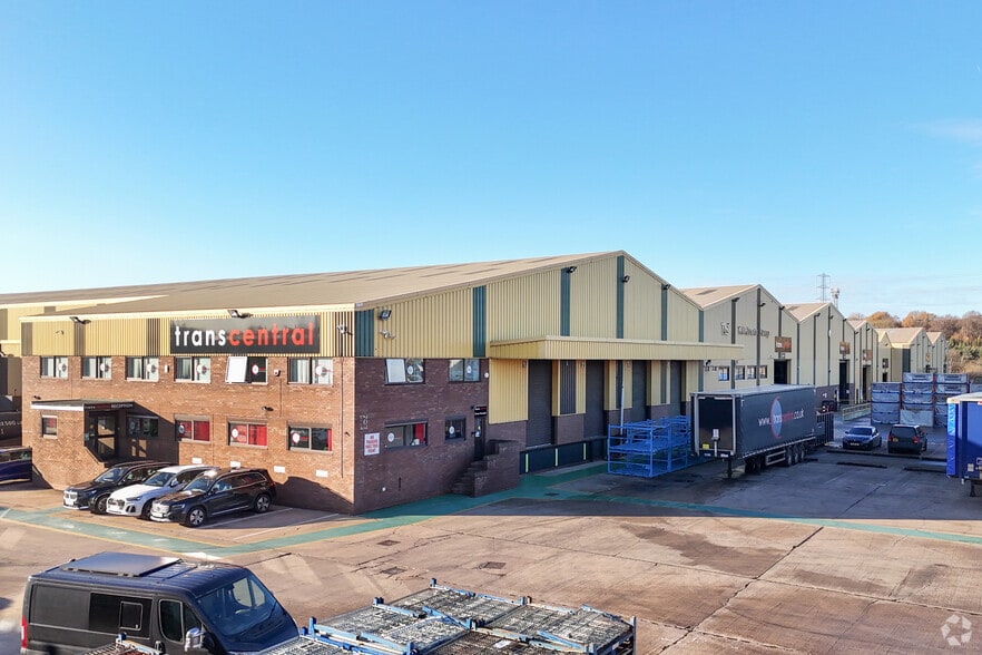 Hawkins Dr, Cannock to rent - Building Photo - Image 2 of 3