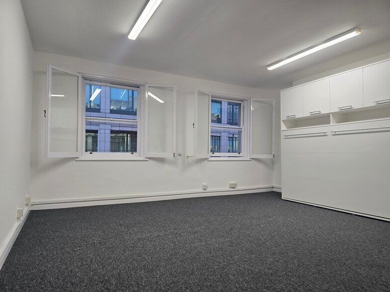 228 Bishopsgate, London to rent - Building Photo - Image 2 of 30