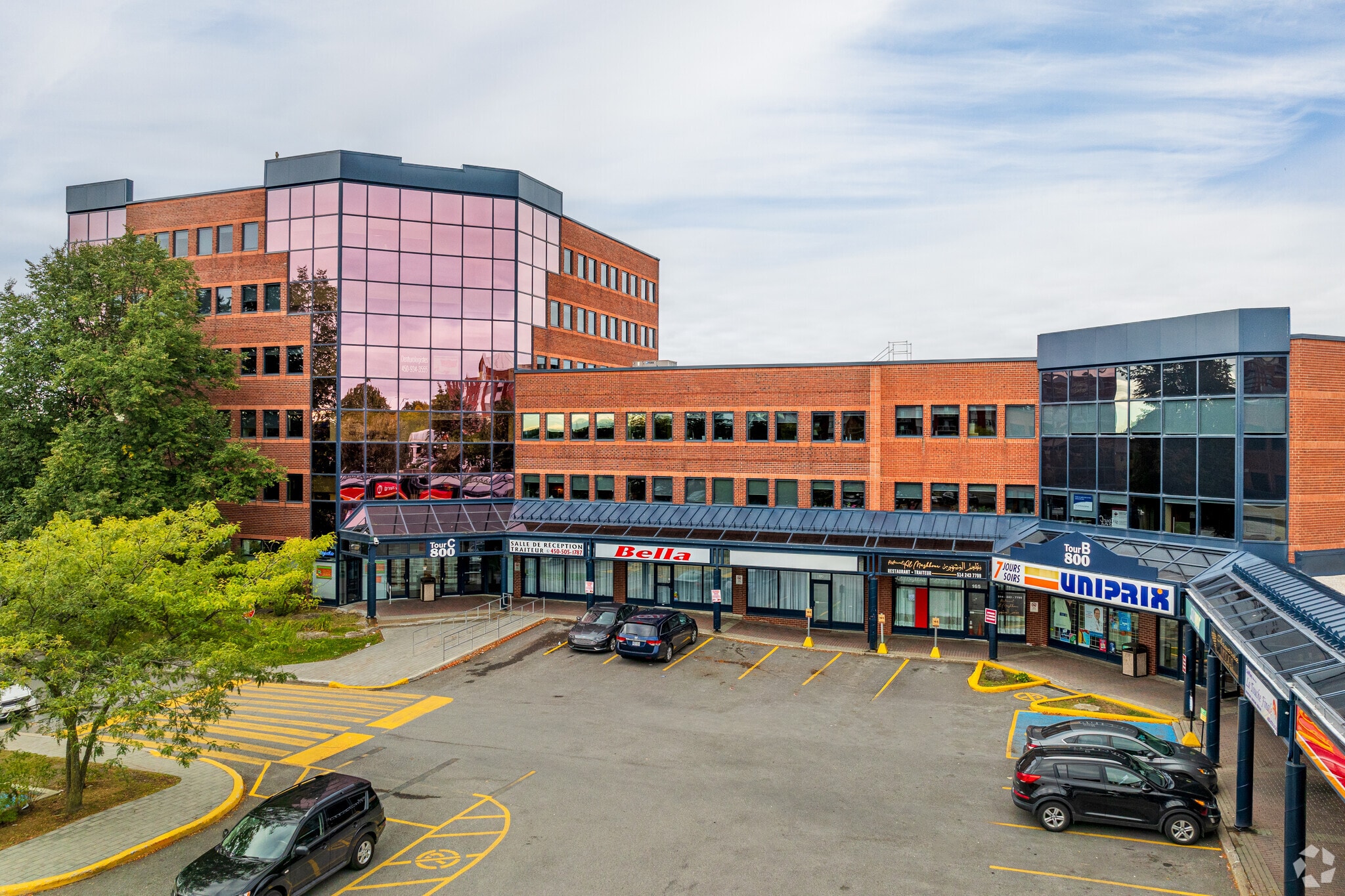 800 Boul Chomedey, Laval, QC to rent Primary Photo- Image 1 of 21