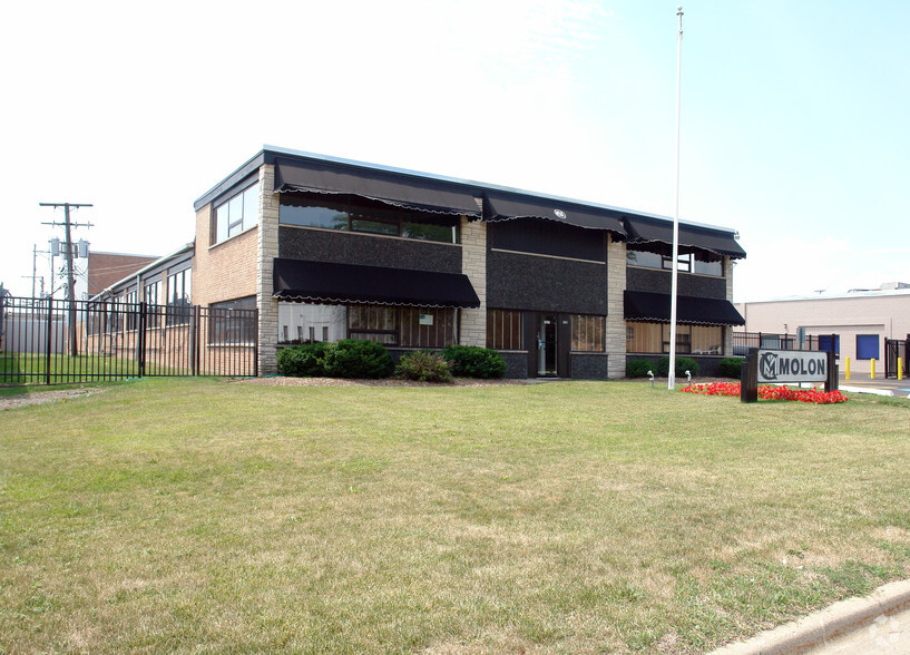 3831 Industrial Ave, Rolling Meadows, IL for rent - Building Photo - Image 1 of 3