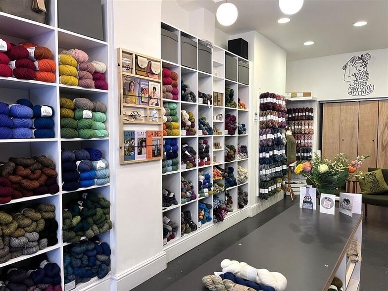 127 Stoke Newington High St, London to rent - Interior Photo - Image 2 of 7