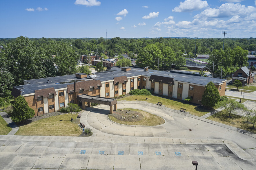 16231 Broadway Ave, Maple Heights, OH for sale - Building Photo - Image 3 of 42