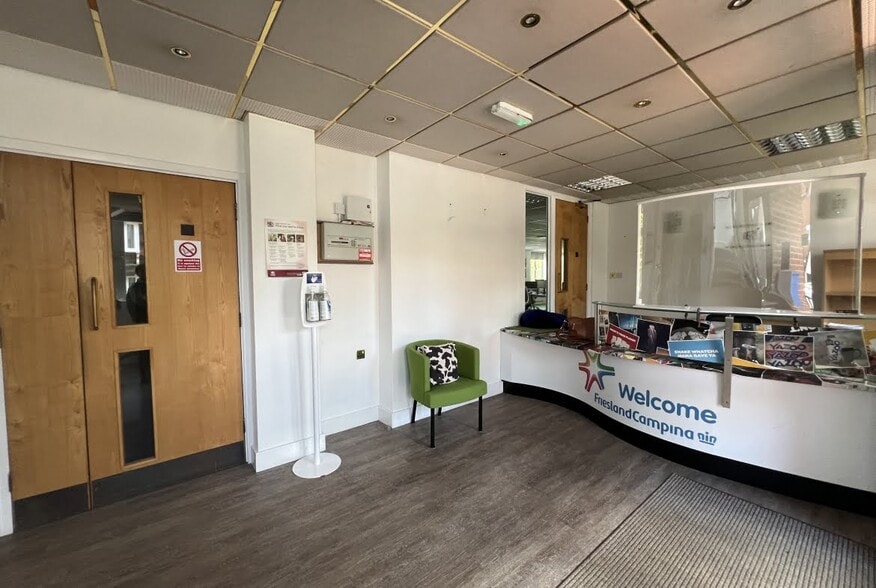 Denne Rd, Horsham for sale - Interior Photo - Image 2 of 7