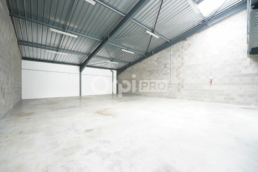 6 Chemin Des Gorges, Dardilly to rent - Interior Photo - Image 2 of 8
