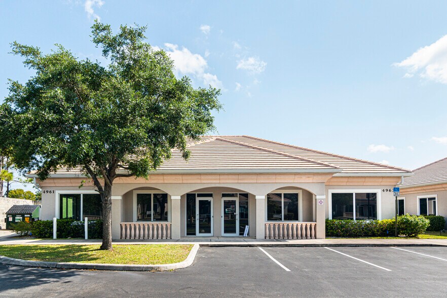 49614963 Royal Gulf Cir, Fort Myers 33966 UK