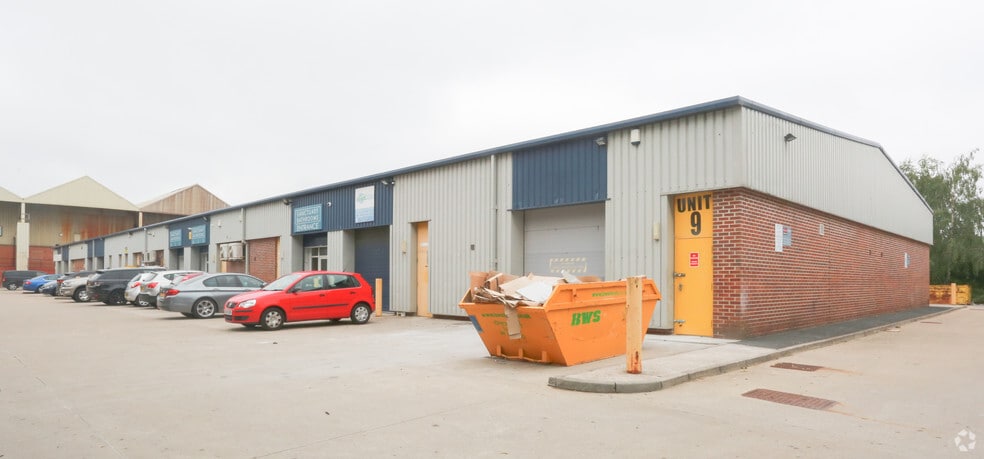 Armley Rd, Leeds to rent - Building Photo - Image 1 of 3