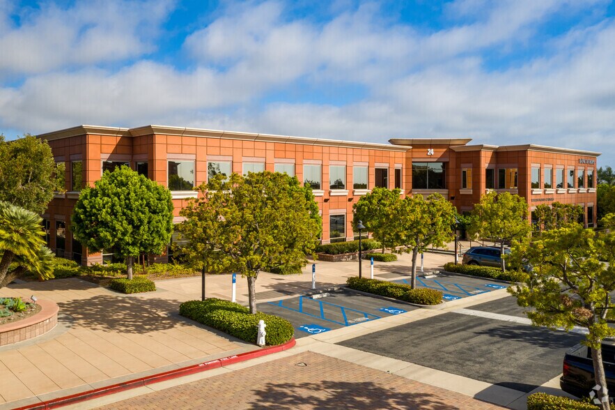 24 Corporate Plaza Dr, Newport Beach, CA for rent - Building Photo - Image 1 of 6