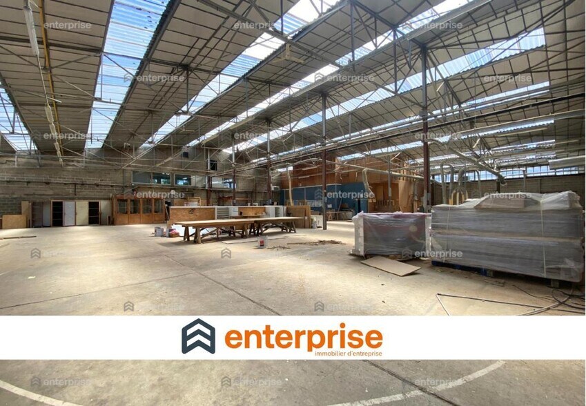 Light Industrial in Creil for sale - Interior Photo - Image 1 of 6