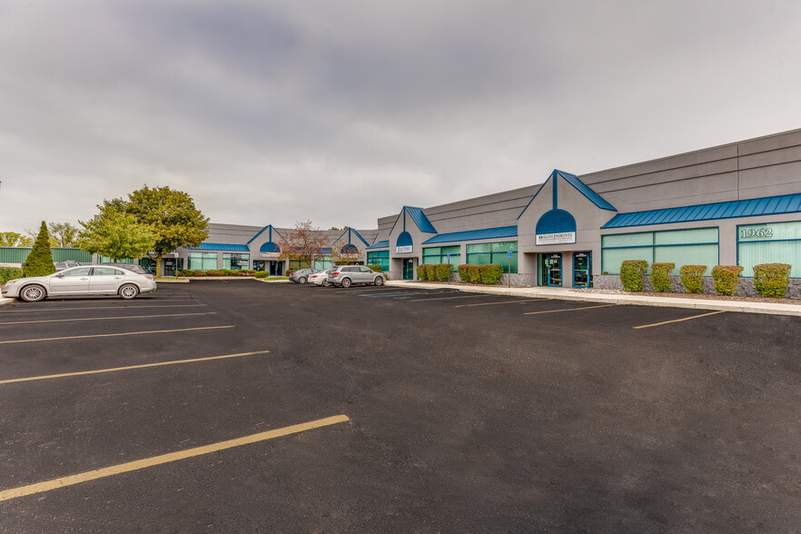 1936-1962 Star Batt Dr, Rochester Hills, MI for rent - Building Photo - Image 1 of 6