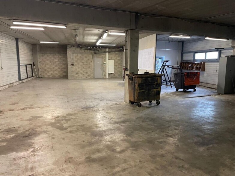 Light Industrial in Stains for sale - Interior Photo - Image 1 of 4