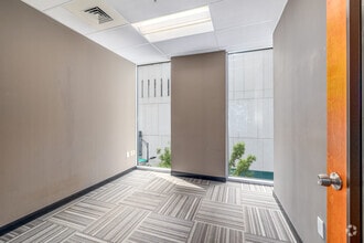 210 E Trade St, Charlotte, NC to rent Interior Photo- Image 2 of 5