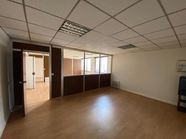 Light Industrial in Ivry-sur-Seine for sale - Interior Photo - Image 3 of 5