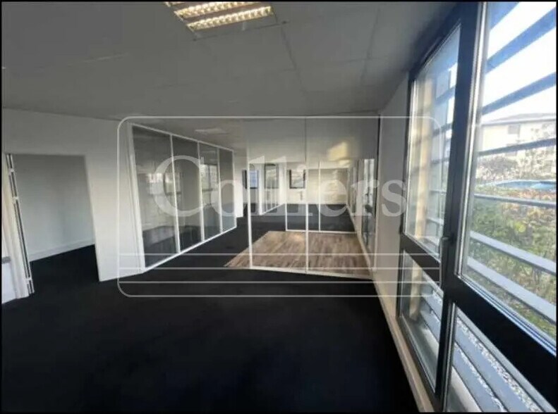 Office in Aix-en-Provence to rent - Interior Photo - Image 1 of 6