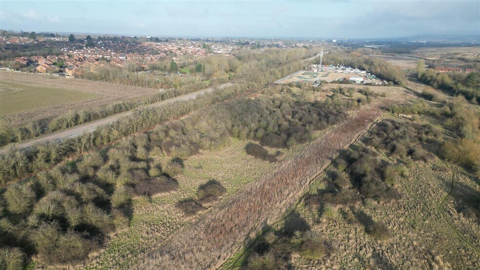 124 Bletchley Rd, Newton Longville to rent - Building Photo - Image 2 of 3