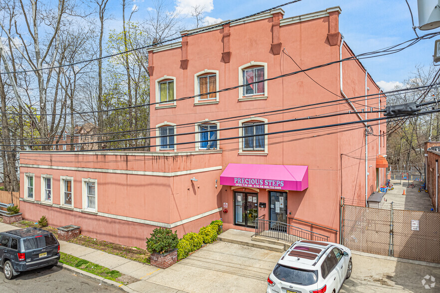 426 West Front, Plainfield, NJ for sale - Primary Photo - Image 1 of 23