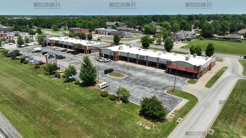 701-703 N McCroskey St, Nixa, MO for rent - Building Photo - Image 1 of 8