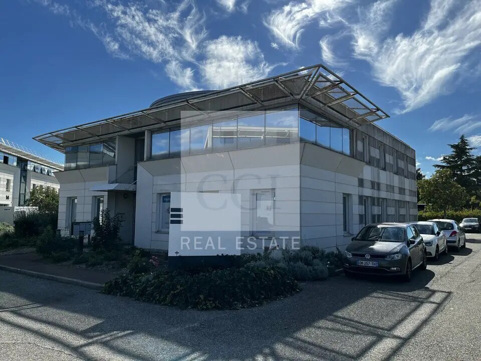 Office in Bron for sale Building Photo- Image 1 of 12