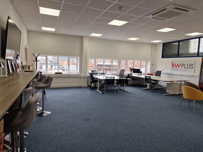 31-31A Robjohns Rd, Chelmsford to rent - Building Photo - Image 1 of 4