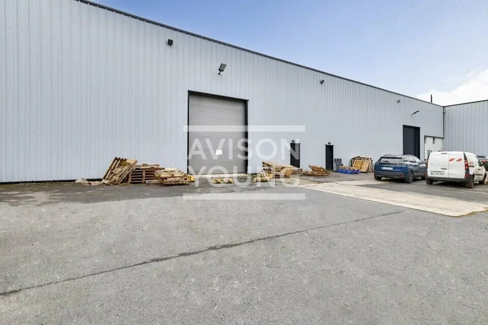 Location Local d'activités 1 834 m² - Photo 1