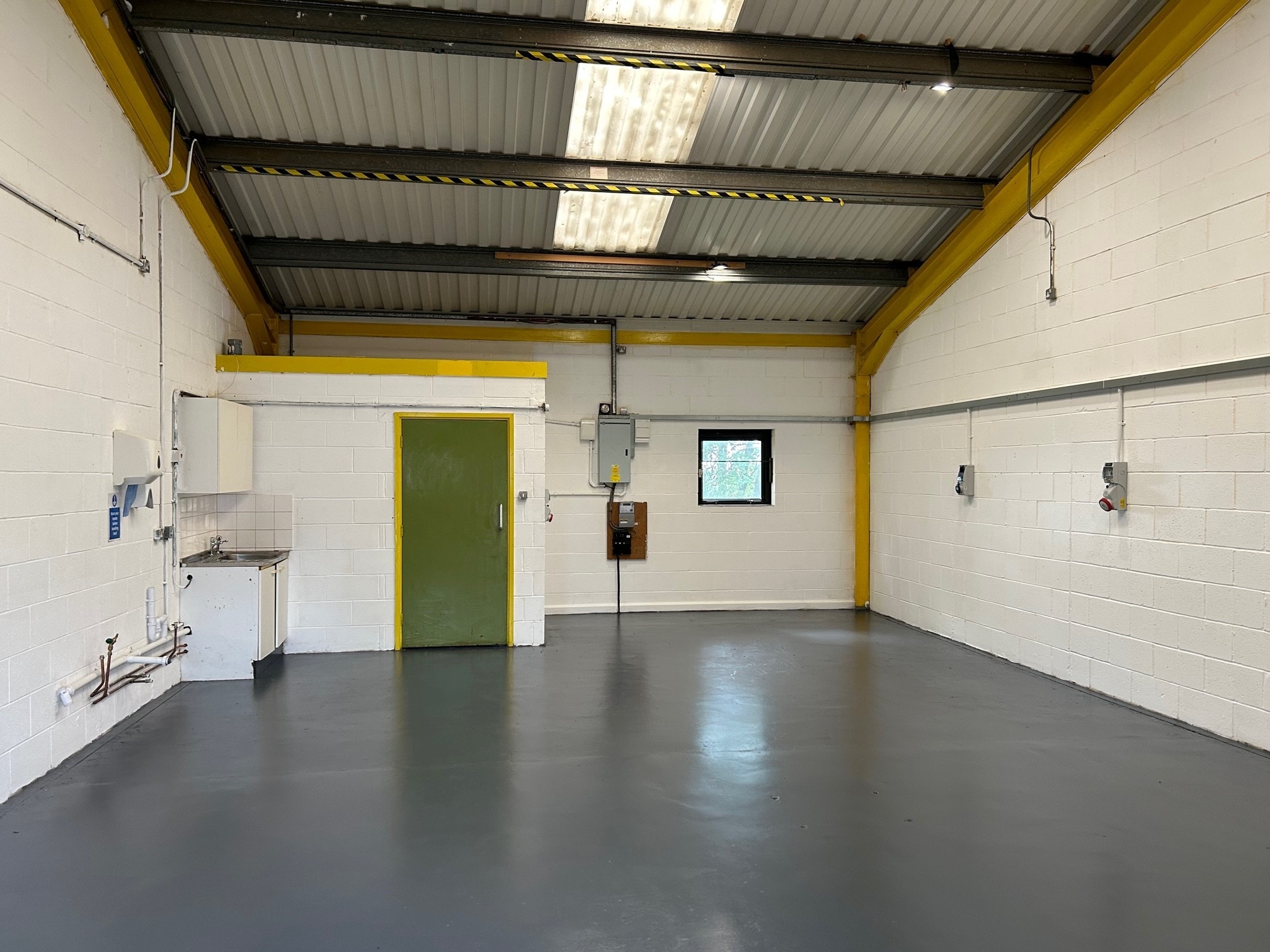 5A-5F Carlisle Rd, Brampton to rent Interior Photo- Image 1 of 5