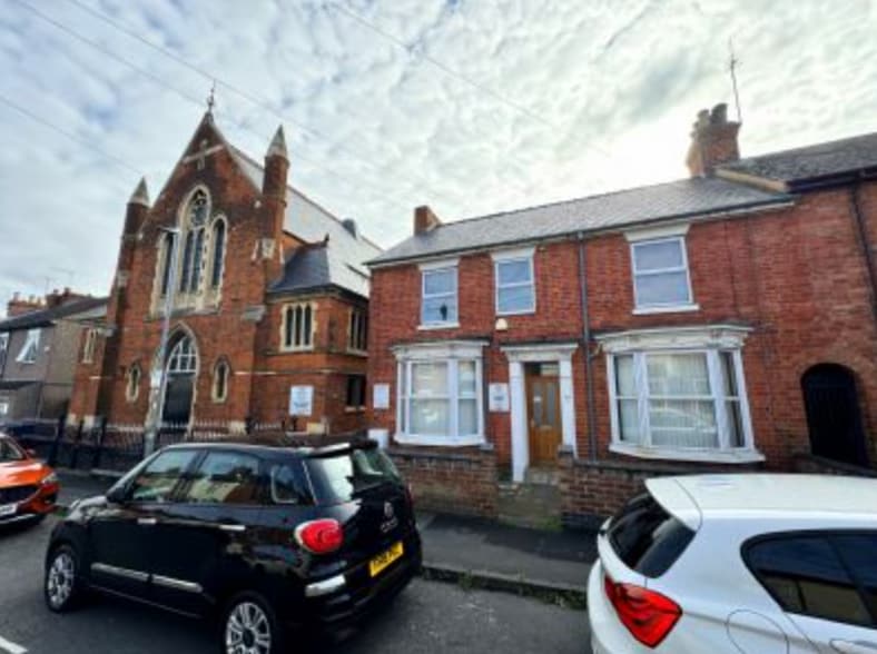 48 Cambridge St, Rugby for sale - Primary Photo - Image 1 of 2