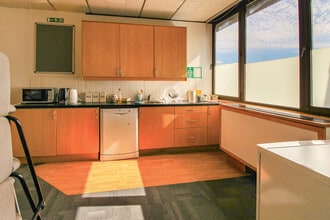 268 A Chase Rd, London to rent Interior Photo- Image 1 of 2