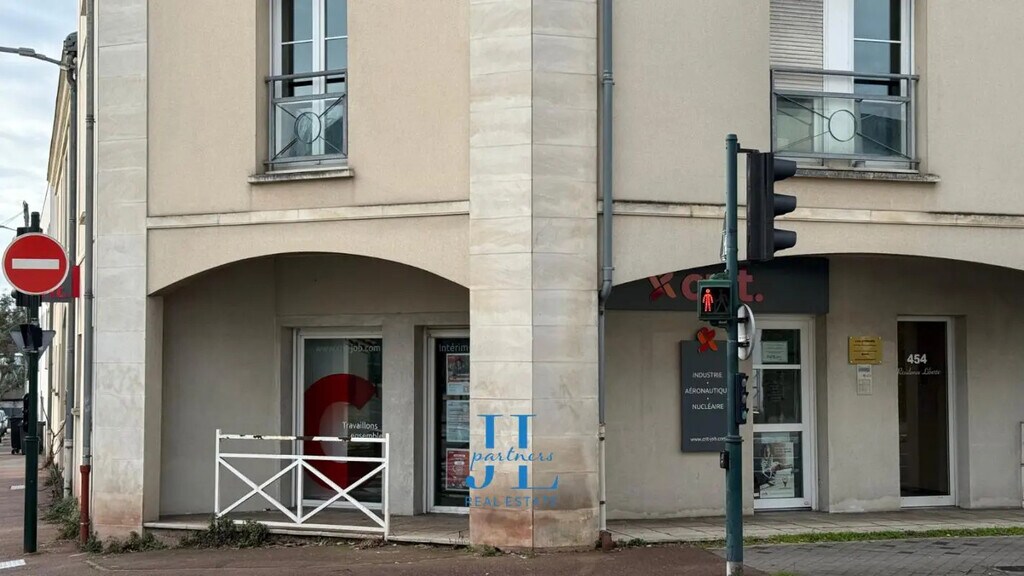 Location Commerce 155 m² - Photo 1