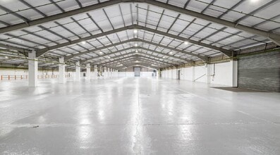 West Bank, Droitwich to rent Interior Photo- Image 1 of 4