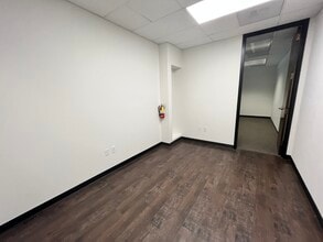 1900 Hines St SE, Salem, OR to rent Interior Photo- Image 2 of 3