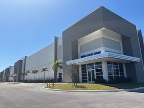 9535 NW 174th St, Hialeah, FL to rent Building Photo- Image 1 of 14