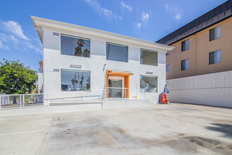 300-302 S Mariposa Ave, Los Angeles, CA for rent Building Photo- Image 2 of 24