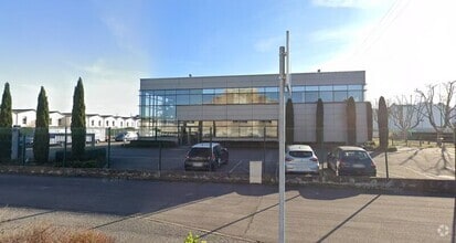 Light Industrial in Saint-Priest to rent Building Photo- Image 2 of 5