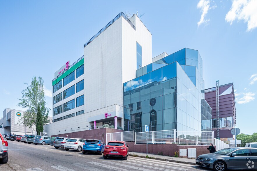 Calle de Orduña, 2, Madrid, Madrid to rent - Building Photo - Image 2 of 14