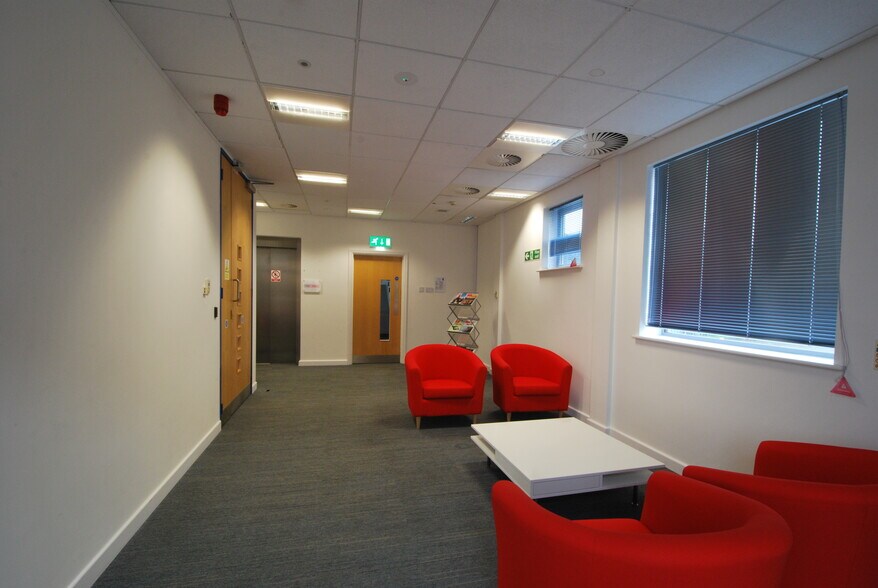 Langford Locks, Kidlington to rent - Interior Photo - Image 2 of 8