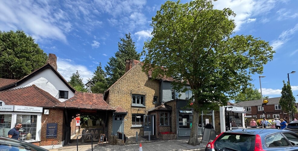 3-5 High St, Ruislip to rent - Building Photo - Image 2 of 12