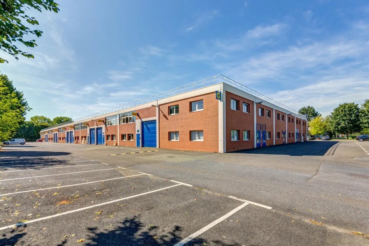 Light Industrial in SAINT-OUEN-L'AUMONE to rent Building Photo- Image 1 of 4