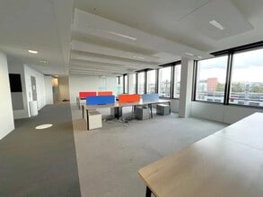 18-20 Rue Des Deux Gares, Rueil-Malmaison to rent Interior Photo- Image 1 of 16