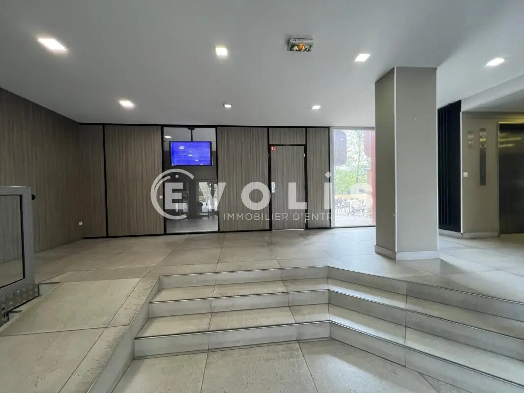 Office in Maisons-Alfort to rent Lobby- Image 1 of 16